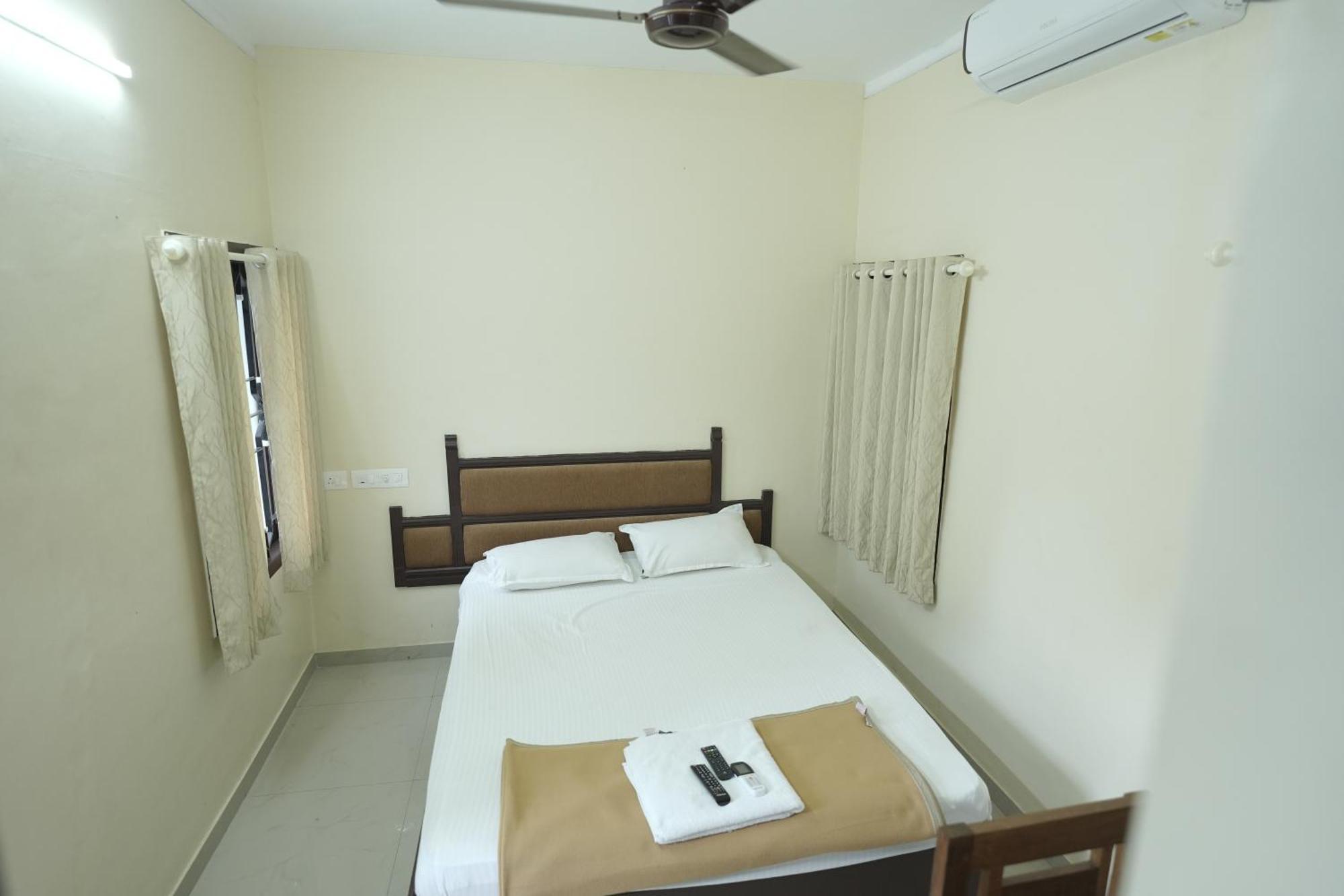 Anna Hotel Thiruvananthapuram Exterior photo
